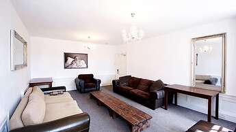 Edinburgh Princes Street Top Floor Apt