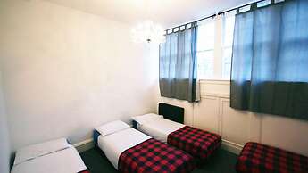 Edinburgh Princes Street Top Floor Apt