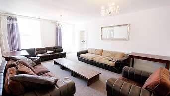 Edinburgh Princes Street Top Floor Apt