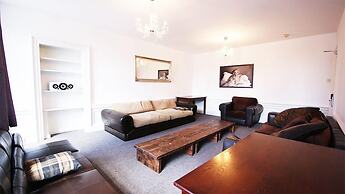 Edinburgh Princes Street Top Floor Apt