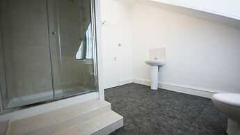 Edinburgh Princes Street Top Floor Apt