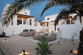 Kosmitis Suites & Villas