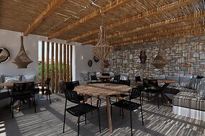 Kosmitis Suites & Villas