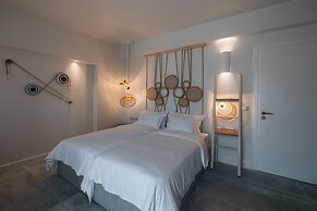 Kosmitis Suites & Villas