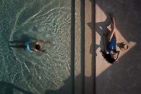 Kosmitis Suites & Villas