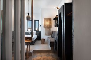 Kosmitis Suites & Villas