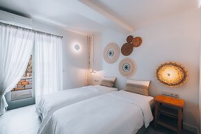 Kosmitis Suites & Villas