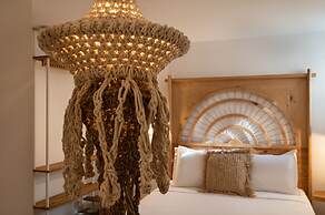 Kosmitis Suites & Villas