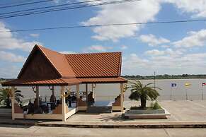 Thatphanom River View Hotel