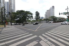 Oasis Regency at Fort Victoria BGC