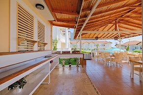 Larimar Suite Hotel