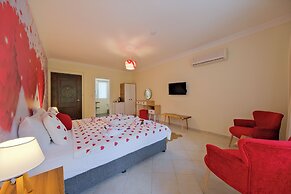 Larimar Suite Hotel