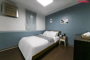 Sinchon Sisters - Hostel