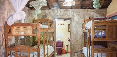 Hotel La Barca De Oro - Hostel