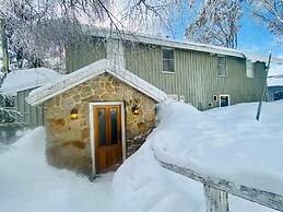Feathertop Alpine Lodge