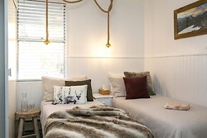 Feathertop Alpine Lodge