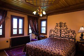 Kokkino Spiti Boutique Hotel