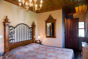Kokkino Spiti Boutique Hotel