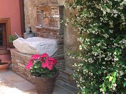 Kokkino Spiti Boutique Hotel