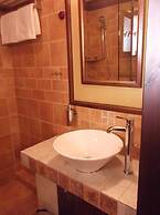 Kokkino Spiti Boutique Hotel