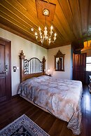 Kokkino Spiti Boutique Hotel