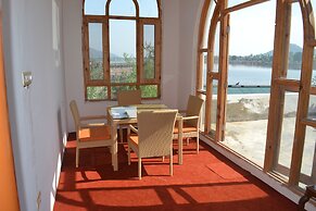 Nigeen Lake View Resort