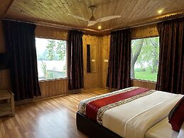 Nigeen Lake View Resort