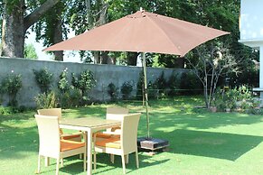 Nigeen Lake View Resort