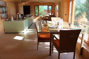 Nigeen Lake View Resort