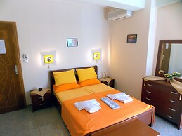 Nikos Apartments