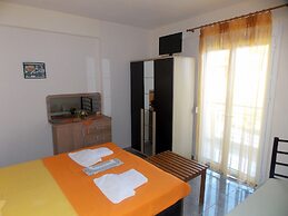 Nikos Apartments