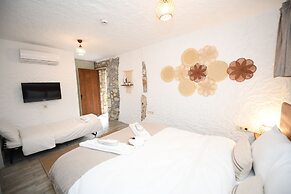 MAHZEN ALACATI BUTIK OTEL