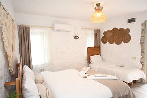 MAHZEN ALACATI BUTIK OTEL