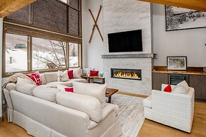 Ski In Ski Out Townhome in Rocky Mountain Access to Elkhorn Chairlift 