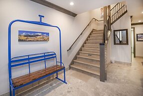 Ski In Ski Out Townhome in Rocky Mountain Access to Elkhorn Chairlift 