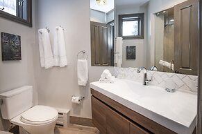 Ski In Ski Out Townhome in Rocky Mountain Access to Elkhorn Chairlift 