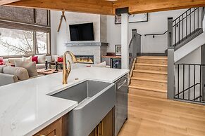 Ski In Ski Out Townhome in Rocky Mountain Access to Elkhorn Chairlift 