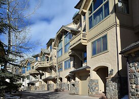 Ski In Ski Out Townhome in Rocky Mountain Access to Elkhorn Chairlift 