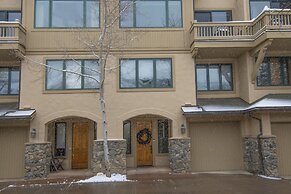 Ski In Ski Out Townhome in Rocky Mountain Access to Elkhorn Chairlift 