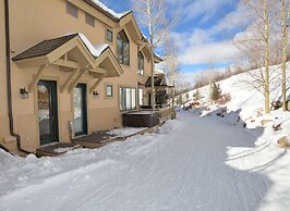 Ski In Ski Out Townhome in Rocky Mountain Access to Elkhorn Chairlift 
