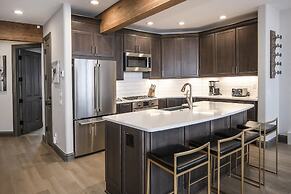 Ski In Ski Out Townhome in Rocky Mountain Access to Elkhorn Chairlift 