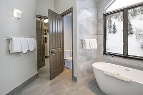 Ski In Ski Out Townhome in Rocky Mountain Access to Elkhorn Chairlift 