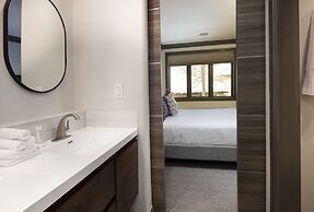 Ski In Ski Out Townhome in Rocky Mountain Access to Elkhorn Chairlift 