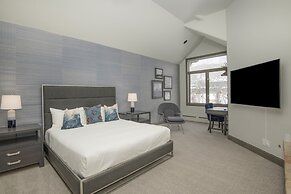 Ski In Ski Out Townhome in Rocky Mountain Access to Elkhorn Chairlift 