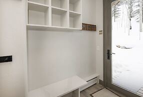 Ski In Ski Out Townhome in Rocky Mountain Access to Elkhorn Chairlift 