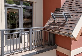 Lionsquare North Tower #402 5 Bedroom Condo by RedAwning