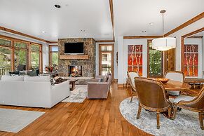 Lionsquare North Tower #402 5 Bedroom Condo by RedAwning