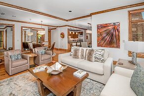 Lionsquare North Tower #402 5 Bedroom Condo by RedAwning