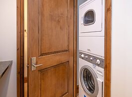 Lionsquare North Tower #402 5 Bedroom Condo by RedAwning