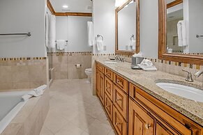 Lionsquare North Tower #402 5 Bedroom Condo by RedAwning